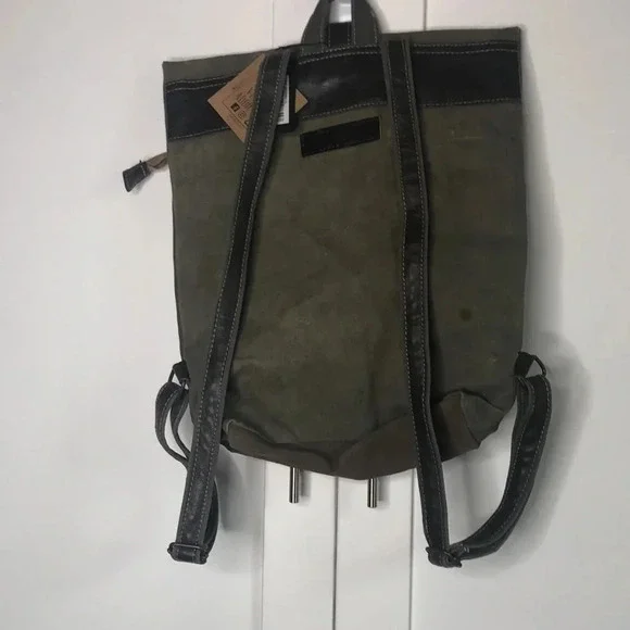 VINTAGE ADDICTION Military Tent Backpack - Picture 2 of 8